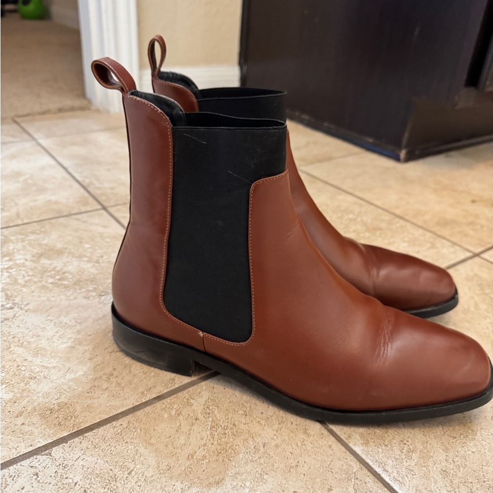 Everlane square toe leather chelsea boots size 9.5 in peanut